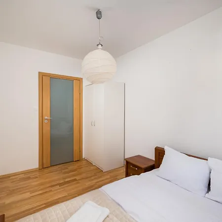 Metro Kabaty Comfort Apartment Warsaw